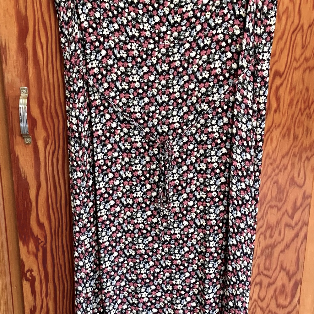 Sleeveless black floral Navi dress